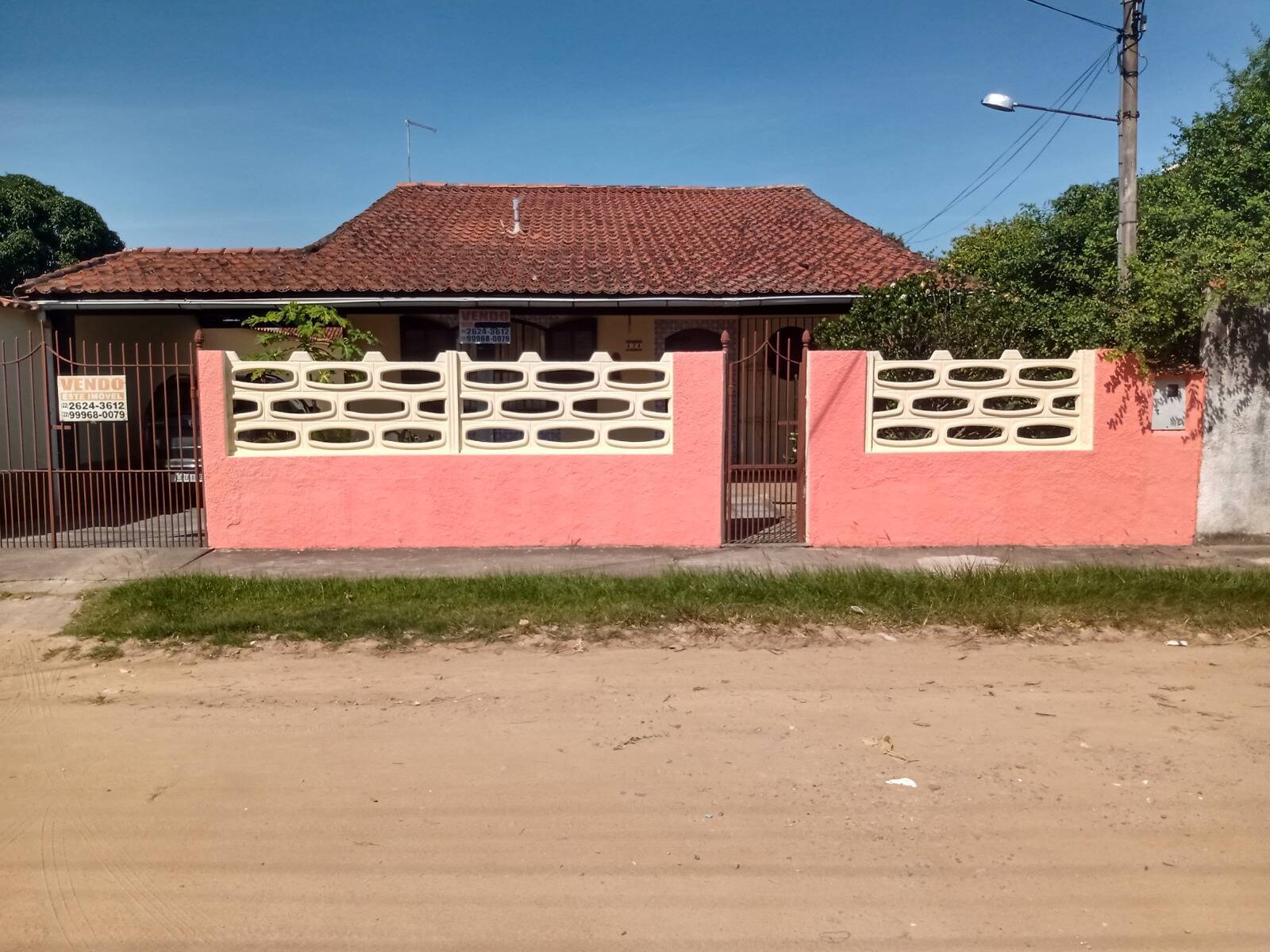 Casa à venda com 3 quartos, 204m² - Foto 1